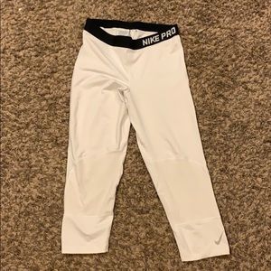White Nike pro Capri leggings